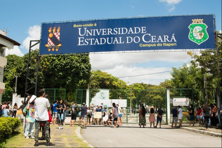 A universidade está pesquisando o desenvolvimento de uma vacina contra a Covid-19