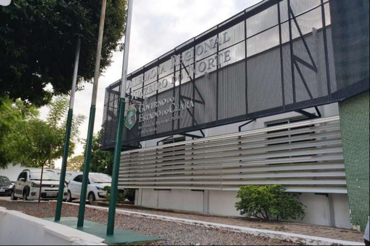 Suspeito foi levado para a Delegacia de Juazeiro do Norte, onde foi autuado em flagrante