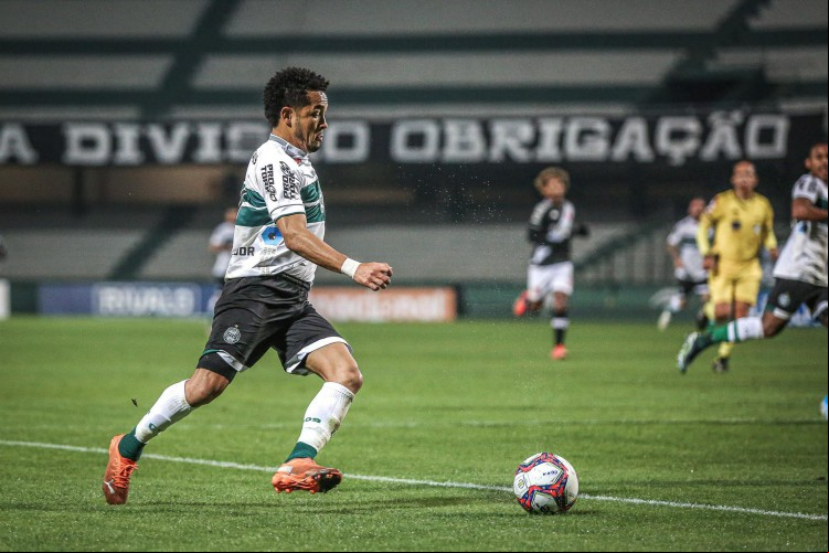 Onde assistir os jogos de hoje, sexta (16/07). O Coritiba joga fora de casa diante do Sampaio Corrêa. 