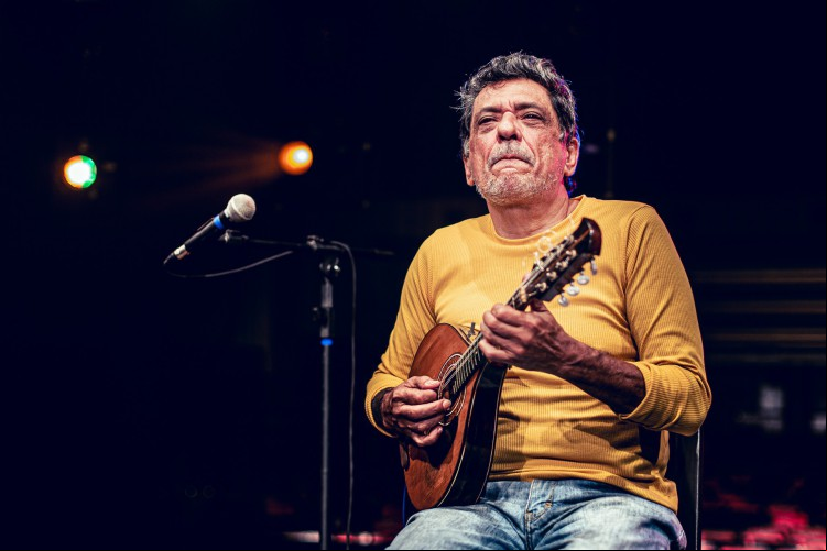 Carlinhos Patriolino se apresenta neste sábado, 24, nas redes sociais do Cineteatro São Luiz