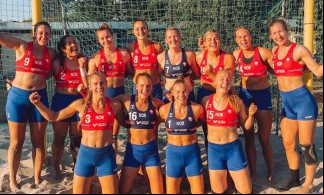 Time feminino de handebol da Noruega é multado por não usar biquíni durante partida contra a Espanha