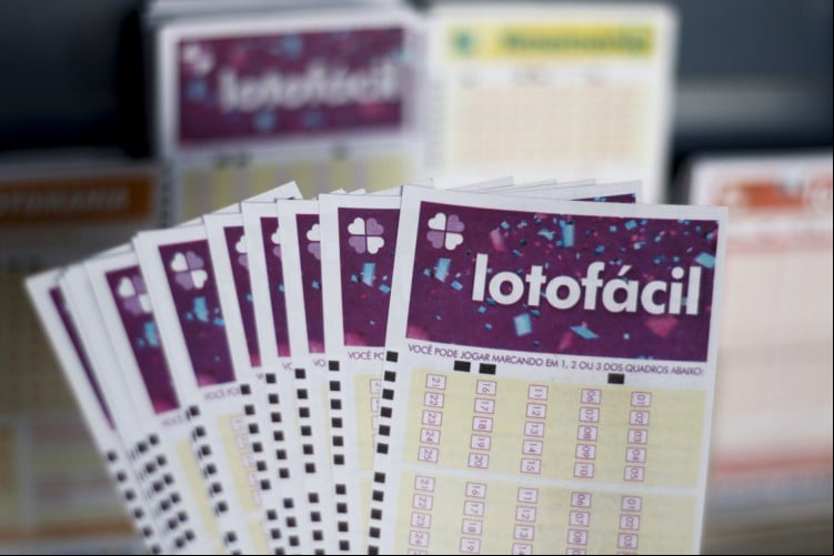 Lotofácil: resultado Concurso 3298, hoje, segunda-feira, 20 de janeiro de 2025 (20/01/25). O prêmio é de R$ 1,7 milhão