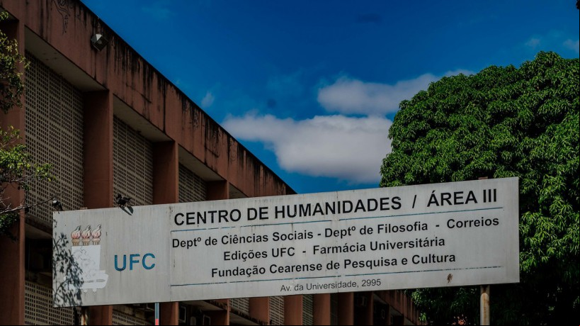 FORTALEZA-CE, BRASIL, 16-08-2021: Prédio do Centro de humanidades Área - III da UFC na Avenida da Universidade em frente à Igreja dos Rmédios. Local era o antigo ginásio americano e foi demolido. (Foto: Júlio Caesar / O Povo)