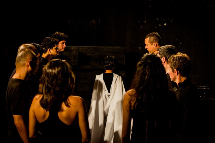 A Teatro Acontece - Escola Terapêutica de Teatro promove o curso "Teatro Terapia" para promover bem-estar e saúde mental