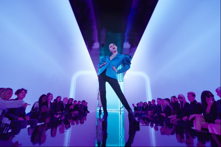 'Everybody's Talking About Jamie' é um musical que estreou no Amazon Prime Video