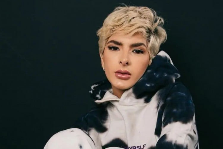 Lary Bottino será a nova integrante do reality show A Fazenda. A influencer entrará na sede hoje, sexta-feira, 1º de outubro (01/10)