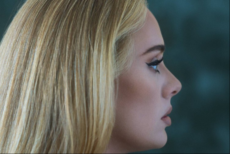 Adele anuncia data de lançamento de seu próximo álbum