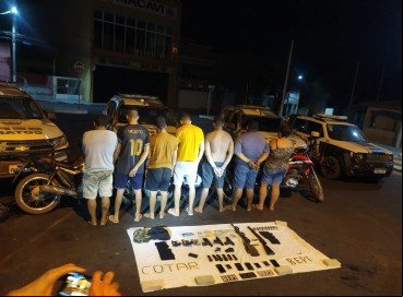 Sete pessoas foram presas em Monsenhor Tabosa com armas e balaclava 