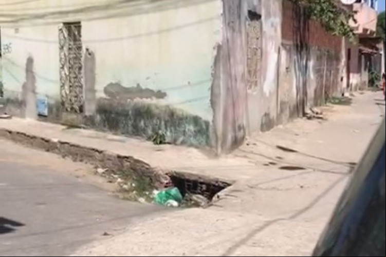 Corpo do bebê foi encontrado em um bueiro da cidade de Caucaia, na Região Metropolitana de Fortaleza. Casal foi preso pela Polícia Civil