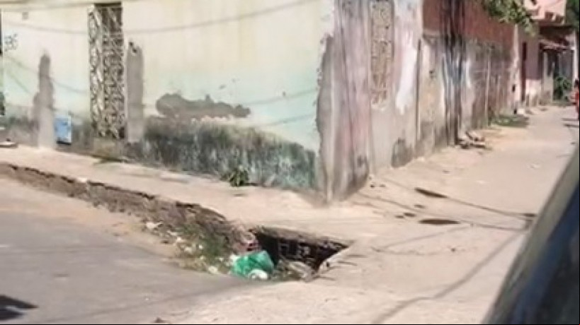 Corpo do bebê foi encontrado em um bueiro da cidade de Caucaia, na Região Metropolitana de Fortaleza. Casal foi preso pela Polícia Civil