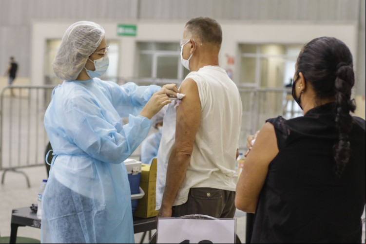 O Ceará ultraou a marca de 14 milhões de doses de vacinas aplicadas na campanha de imunização contra a Covid-19
