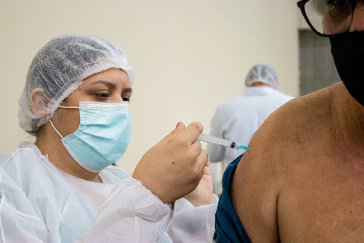 Mais de 1,1 milhão de pessoas já receberam a terceira dose (D3) contra a Covid-19 no Ceará
