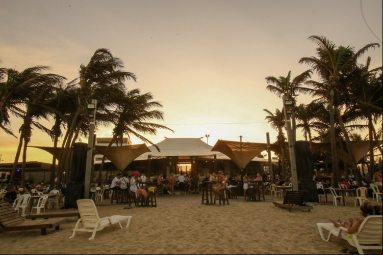 O restô de praia Guarderia Brasil, localizado no Praia do Futuro, promove o festival