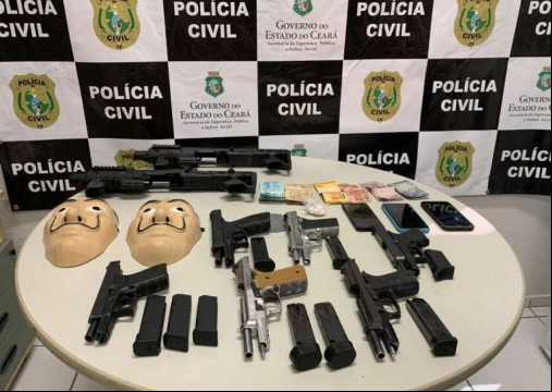 Foto divulgada pela Secretaria da Segurança Pública em que mostra apreensão de máscaras do pintor Salvador Dali, usadas na série espanhola da Netflix 