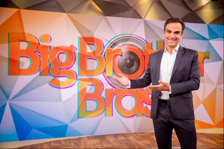 Tadeu Schmidt assume o comando da apresentação do BBB 22, que começa dia 17 de janeiro.