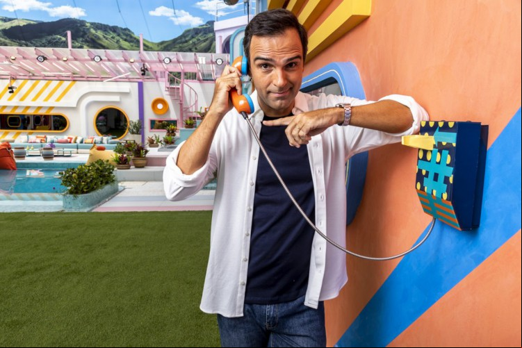 BBB 22 tem apresentação do jornalista Tadeu Schmidt