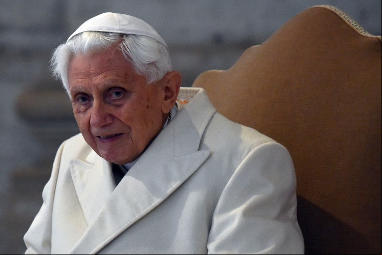 Papa Bento XVI, morto aos 95 anos, disse que renunciou por insônia
