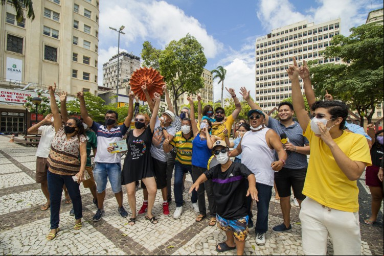 Os 80 anos da "Vaia ao Sol" na Praça do Ferreira, evento organizado pelo humorista Jader Soares, o "Zebrinha", é uma iniciativa do Escritório do Rio, com apoio do Teatro Chico Anysio, do Museu do Humor Cearense, da Associação dos Humoristas Cearenses (Asso-h) e do Sindicato dos Humoristas (Sindihumor)
