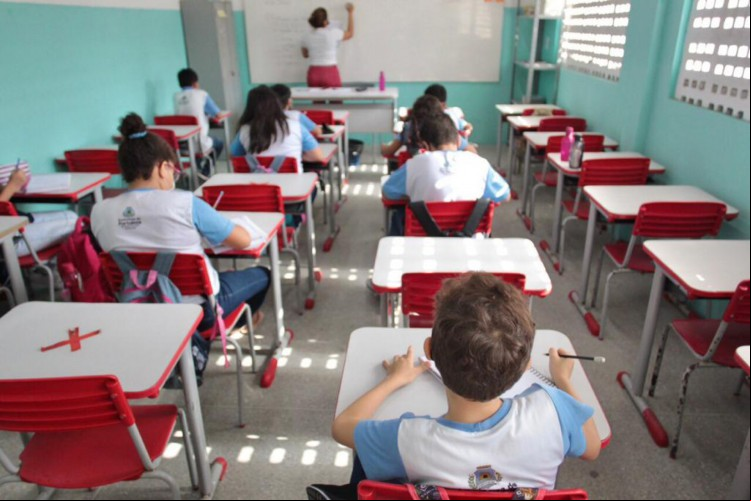 Concurso para professor de Fortaleza prevê duas mil vagas; projeto será enviado à Câmara dos Vereadores
