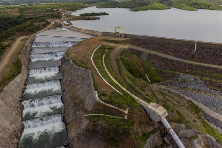 Barragem de Jati, que recebe águas da transposição do rio São Francisco no Ceará e as distribui pelo Estado, via Cinturão das Águas