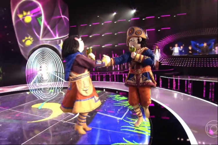 Hoje, 13 de fevereiro (13/02) jurados tentam descobrir quem é a dupla Lampião e Maria Bonita do The Masked Singer Brasil. Veja as dicas e os palpites dos jurados e vote na enquete