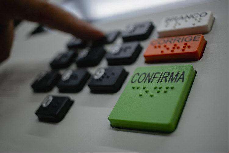 A pouca procura dos jovens pelo direito de votar preocupa as autoridades eleitorais