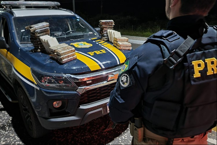 Pasta base de cocaína apreendida equivale a R$ 5,5 milhões, segundo PRF