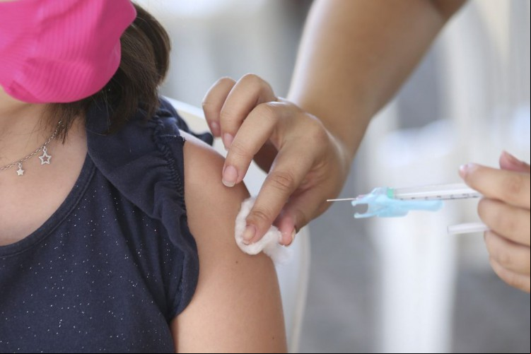 Cerca de 38% das crianças de 5 a 11 anos em Fortaleza já receberam duas doses da vacina contra a Covid-19