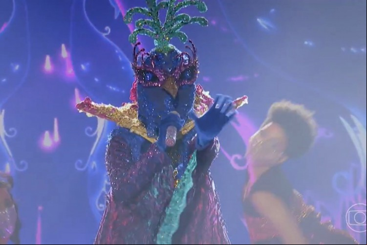 Hoje, 20 de março (20/03) jurados tentam descobrir quem é o Pavão no The Masked Singer Brasil. Veja as dicas e os palpites dos jurados e vote na enquete
