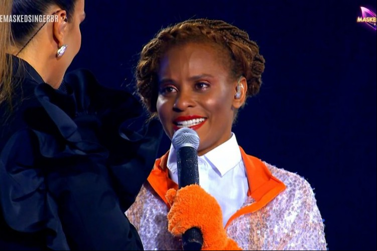 The Masked Singer Brasil: Aline Wirley é o Caranguejo da temporada de 2022 do reality musical da TV Globo; artista foi desmascarada neste domingo (27/02)