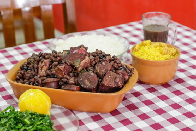 Restaurante Zena, localizado na Meton de Alencar, tem uma das Feijoadas mais conhecidas de Fortaleza