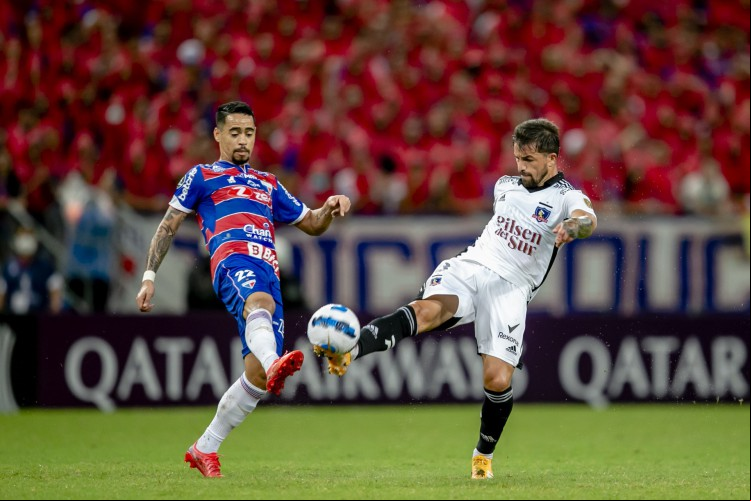 FORTALEZA, CE, BRASIL, 07-04.2022: Fortaleza x Colo-Colo pela Libertadores na Arena Castelão, fse de grupos. em epoca de COVID-19. (Foto:Aurelio Alves/ Jornal O POVO)