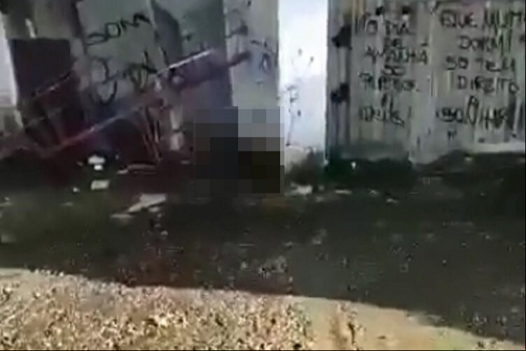 Local onde travesti foi encontrada morta tinha pichação referente à facção criminosa Comando Vermelho