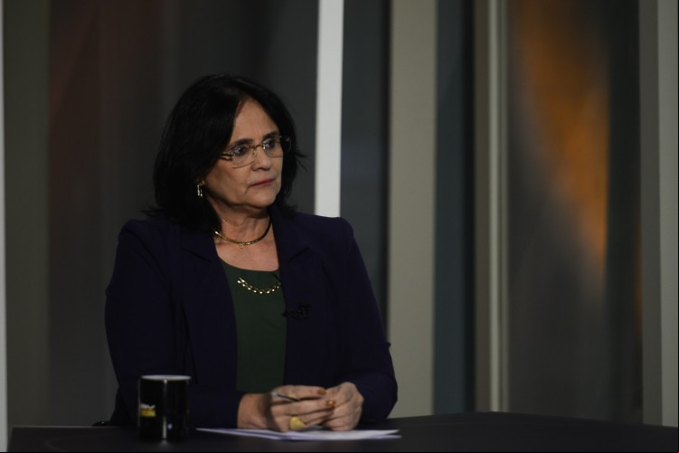 DAMARES é ex-ministra da Mulher, Família e Direitos Humanos