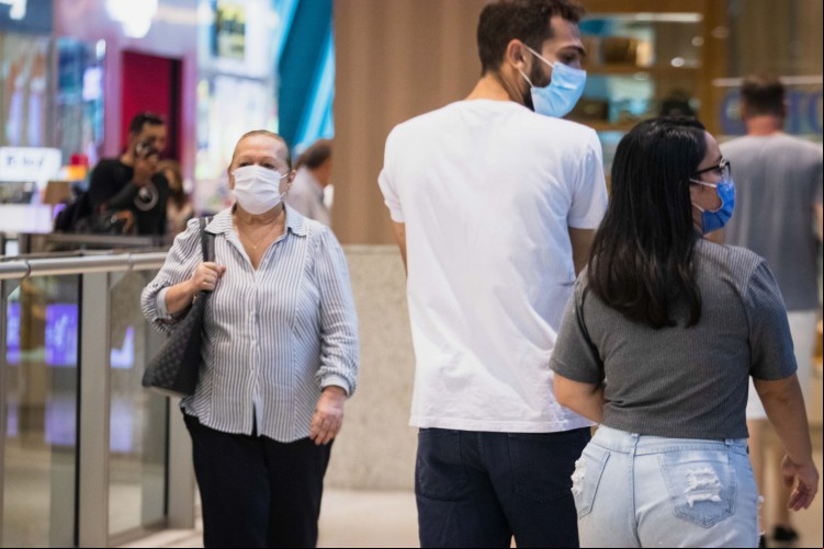 Desde o início da pandemia no Ceará, há mais de dois anos, o Estado já confirmou 1.365.359 casos de Covid-19 e 27.437 mortes em decorrência da infecção






