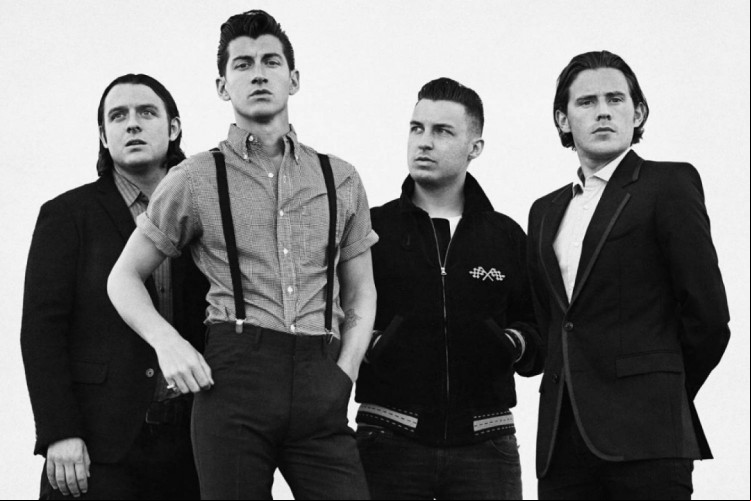 Arctic Monkeys fará três shows no Brasil em 2022