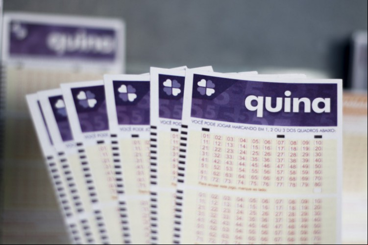 Quina, Concurso 6735, resultado de hoje, quarta-feira, 21 de maio de 2025 (21/05/25). O prêmio é de R$ 10,5 milhões