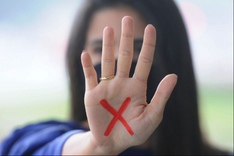Saiba como proceder a casos de violência contra a mulher