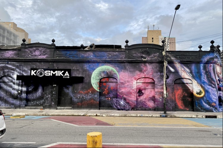 Localizado no antigo espaço do Órbita Bar, Kosmika Club abre as portas