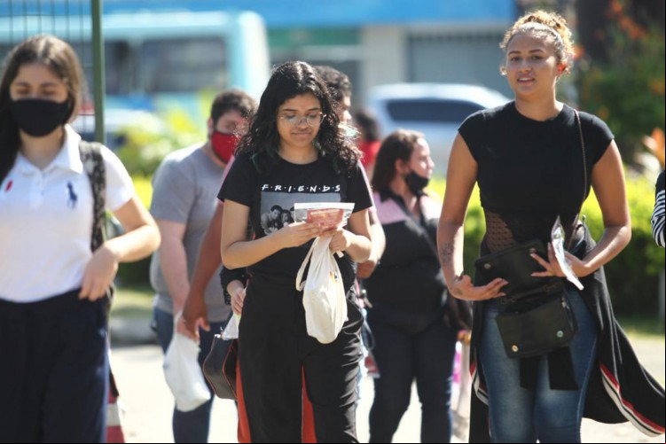 MAIORIA dos vestibulandos não usou máscara. Alguns optaram pela proteção