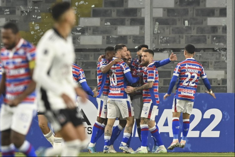 Jogo entre Colo-Colo do Chile e Fortaleza pela Copa Libertadores da américa no Estádio Monumental David Arellano no Chile.