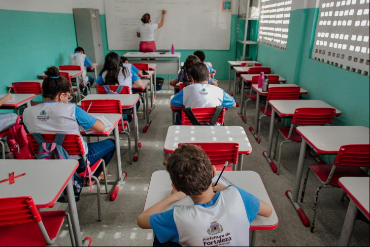 Das 100 melhores escolas no Brasil nos anos iniciais, do 1º ao 5º ano, 87 instituições são do Ceará