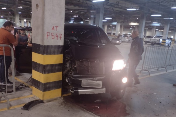 Ninguém ficou ferido no acidente no estacionamento do Centro de Eventos nesta terça-feira, 31