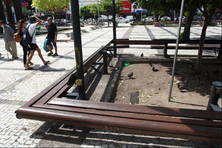 Praça do Ferreira apresenta problemas estruturais