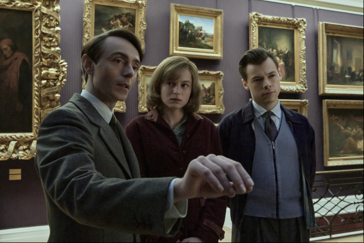 David Dawson, Emma Corrin e Harry Styles protagonizam filme 'My Policeman'