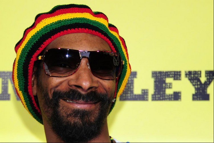 Snoop Dogg aumentou o salário de seu assistente pessoal, que tem função de enrolar seus cigarros de maconha