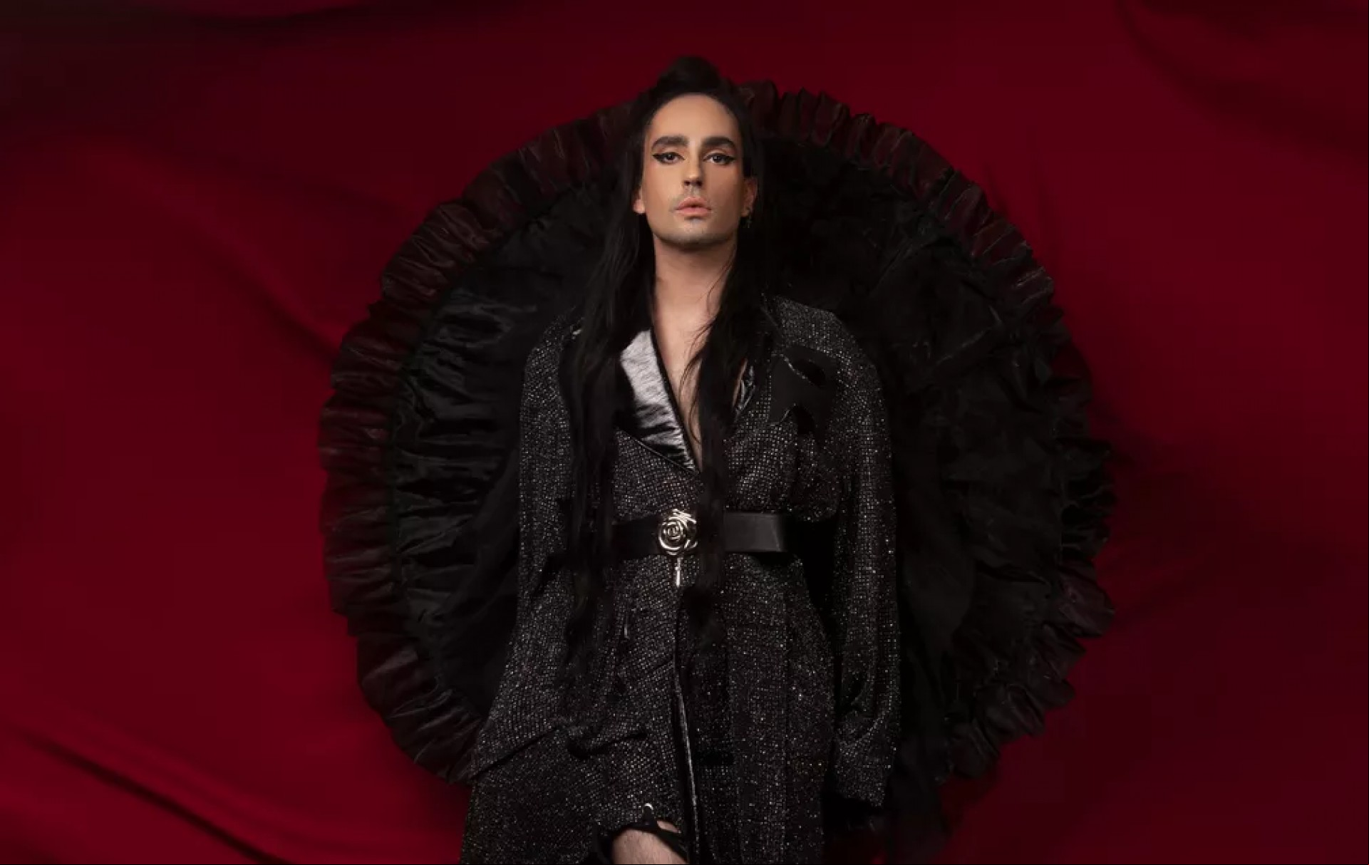 Johnny Hooker lançou recentemente seu novo álbum intitulado