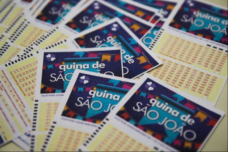 Basta marcar de cinco a 15 números dentre os 80 disponíveis no volante e torcer. Caso prefira, o sistema pode escolher os números para você por meio da Surpresinha.