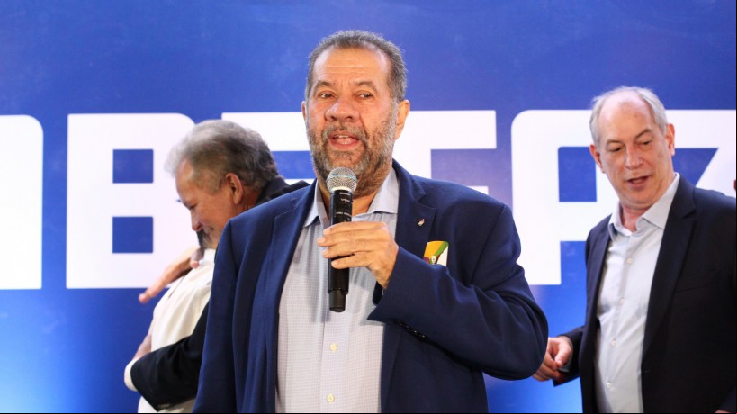 CARLOS Lupi, ministro da Previdência, licenciado da presidência nacional do PDT