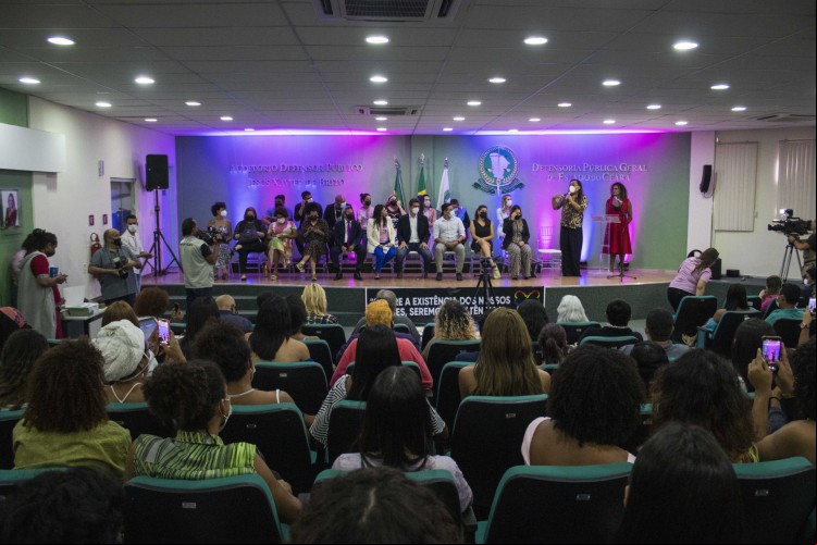 Nesta quinta-feira, 30, a Defensoria Pública realizou a entrega de 172 certidões de nascimento retificadas para pessoas trans